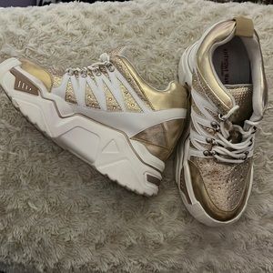 Anthony Wang , Size 10 in women ,$85